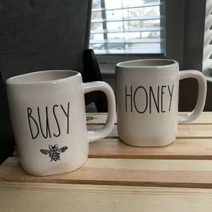 Rae Dunn “BUSY BEE” 🐝 & “HONEY” Mug set